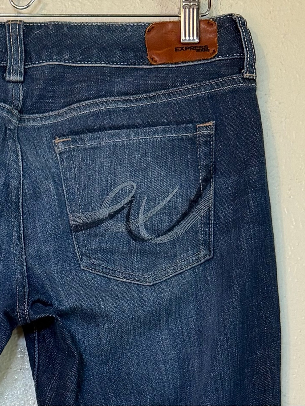 EXPRESS Y2K 2000’s Stella Low Rise Boot Cut Vintage Washed Denim Blue Jeans Sz 8 - Picture 4 of 16